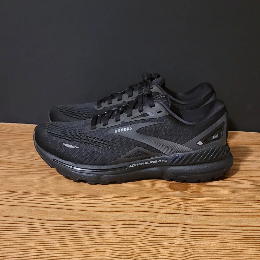 Brooks Adrenaline 23 running shoes womens size  7.5 wide sneakers